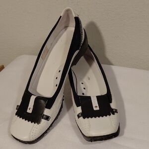 Walter Genuin Black & White Kiltie Loafers